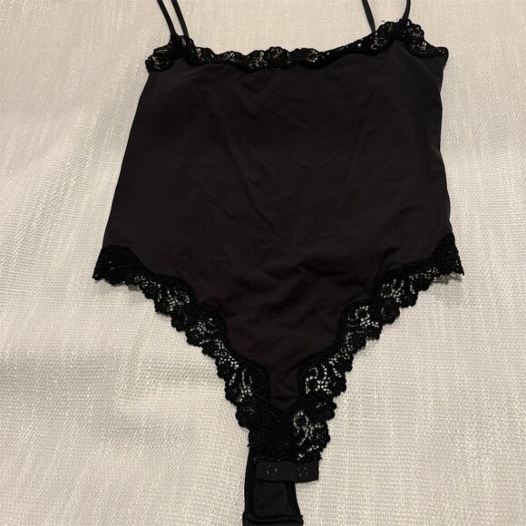 SKIMS Other - SKIMS Fits Everybody Lace Trim Bodysuit Womens L Black Onyx Snap Closure